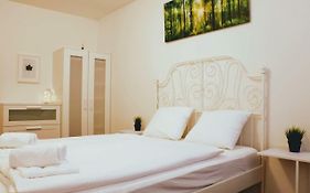 Green Wall Apartment Kaprun